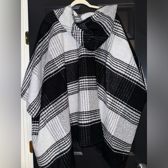 Express black/grey/white plaid poncho - OS - Picture 4 of 6